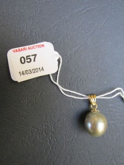 Pendentif ponctué d’une perle de culture

de...