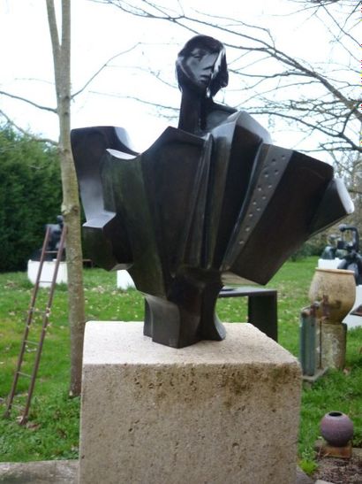 ABRAM André

L'Accordéoniste 

Bronze

Long....