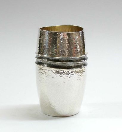 DARASPE Roland

Vase ciselé 107

Argent

H...