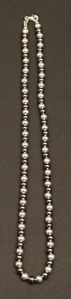 Collier dit «marseillais» en perles rondes

d’argent...