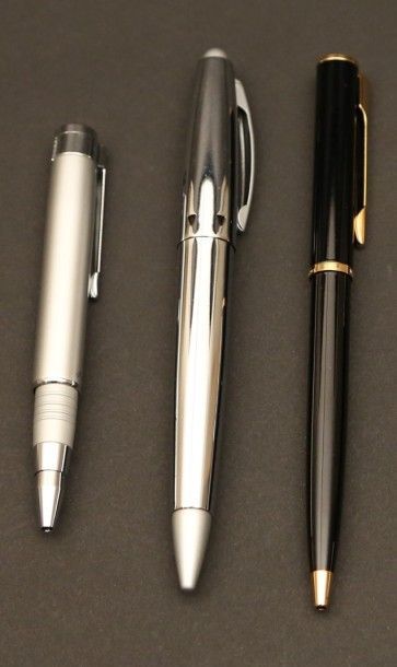WATERMAN, stylo en laque noire

PARKER, «mini»...