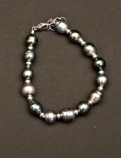 Bracelet de perles de Tahiti, viroles et

fermoir...