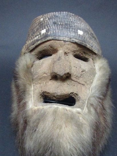 Afrique ?

Masque en bois, poils et corne

Haut....