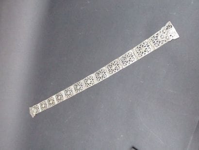 Ceinture en argent ajouré et gravé

Long....