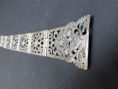 Ceinture en argent ajouré et gravé

Long....