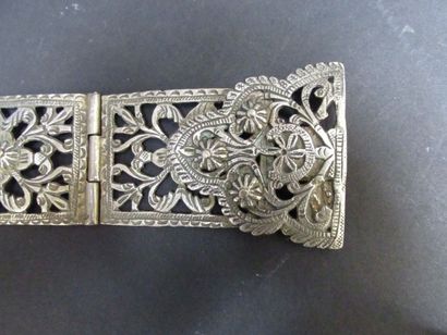 Ceinture en argent ajouré et gravé

Long....