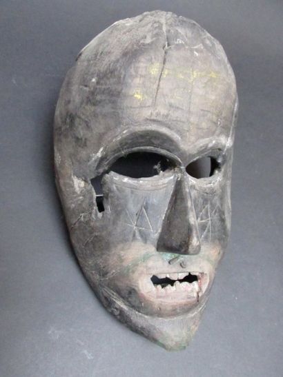Népal 

Masque en bois bouche ouverte

Haut....