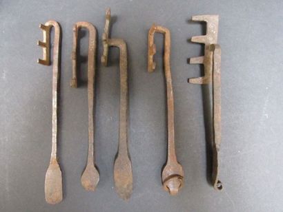 Ensemble de cinq clés en métal
