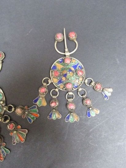 Deux pendentifs dit « tabzimts »
