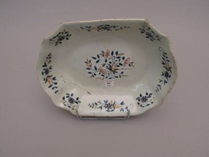 QUIMPER

Bannette en faïence polychrome à...