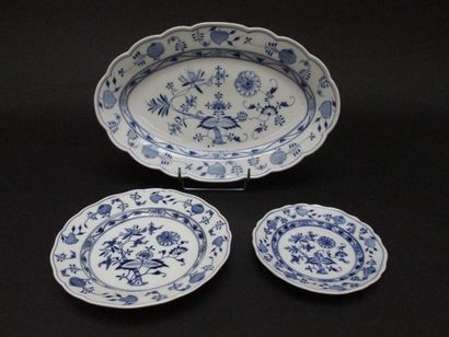 MEISSEN

Lot composé de deux assiettes et...