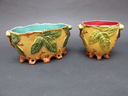 Jardinière et un cache pot en barbotine à...