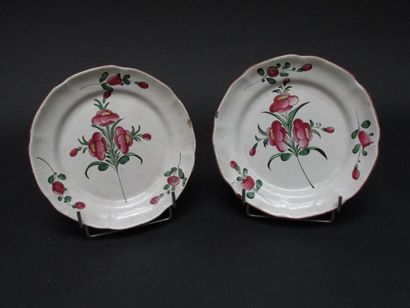 Ensemble de quatre assiettes en faïence à...