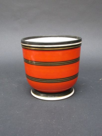 Cache pot en porcelaine à décor de rayures...