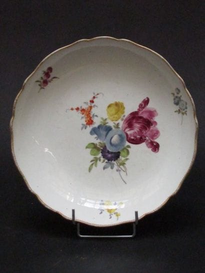 ALLEMAGNE

Assiette creuse en porcelaine...