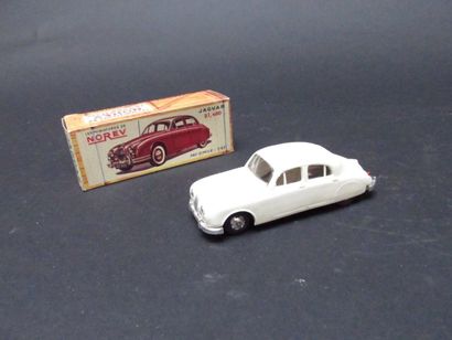 NOREV 

Jaguar modéle n°17 blanc

(boîte...
