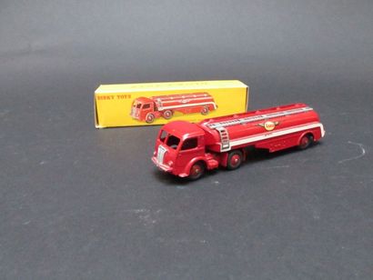 DINKY TOYS

Tracteur Panhard avec semi remorque...