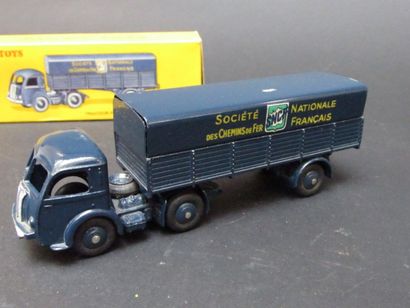 DINKY TOYS

Tracteur Panhard et semi-remorque...