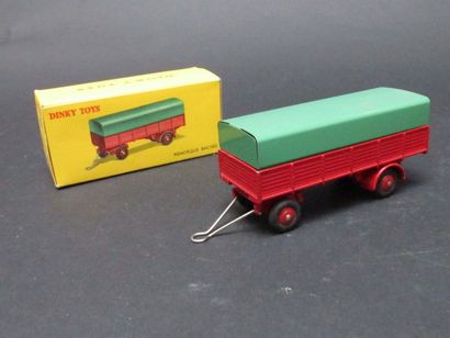 DINKY TOYS

Deux remorques bachées 70 

(boîte...