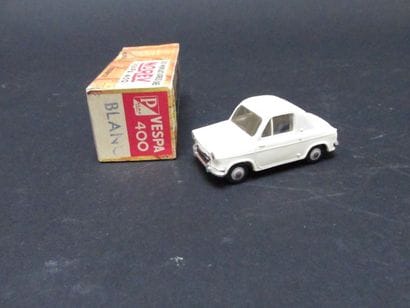 NOREV 

Vespa 400 blanc

(manque un rabat...