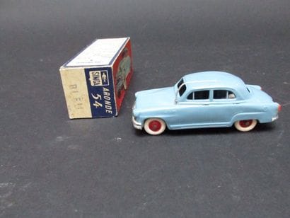 NOREV

Aronde 54 bleu

(boîte d'origine,...