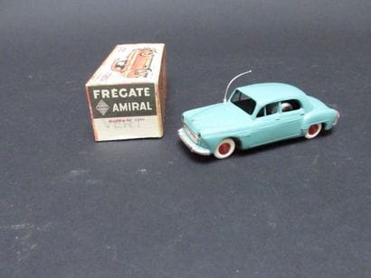 NOREV

Frégate amiral modèle n°11 bis vert

(boîte...