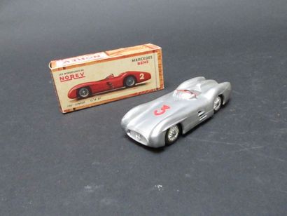 NOREV

Mercedes Benz modèle n°12 alumité

(boîte...