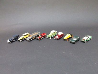 Lot de neuf véhicules miniatures: 

- Renault...