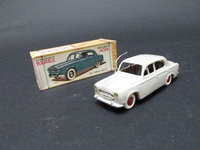 NOREV

403 Peugeot modèle n°9 beige

(boîte...