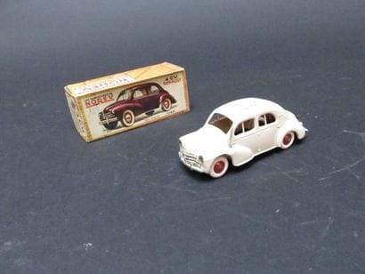 NOREV

4 CV Renault modèle n°5 beige

(boîte...
