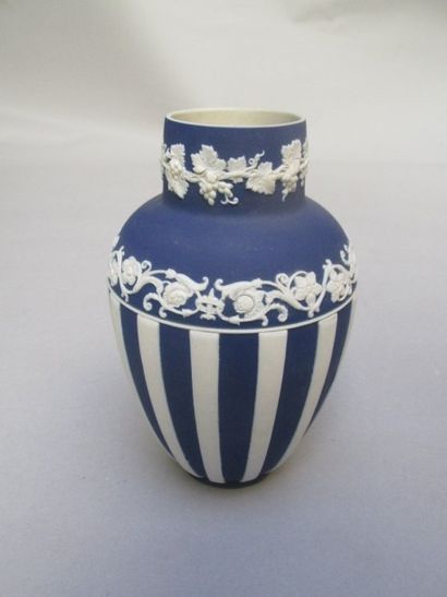 Tunstall , Staffordshire - Manufacture

Adam

Vase...