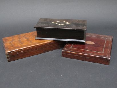 Trois boites en bois et bois de placage.