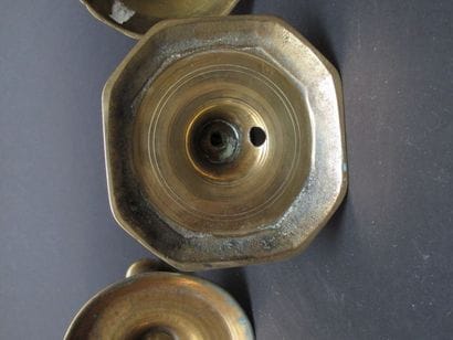Quatre bougeoirs en bronze percés pour l'éléctricité

Haut....
