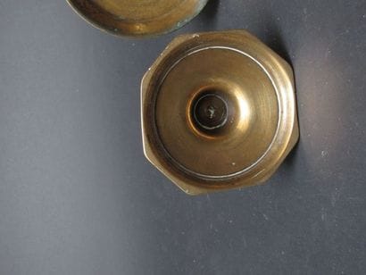 Quatre bougeoirs en bronze percés pour l'éléctricité

Haut....
