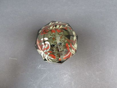 Boule sulfure en cristal facetté inclus de...
