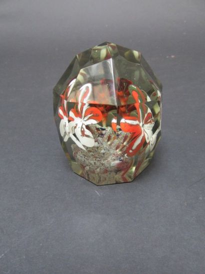 Boule sulfure en cristal facetté inclus de...