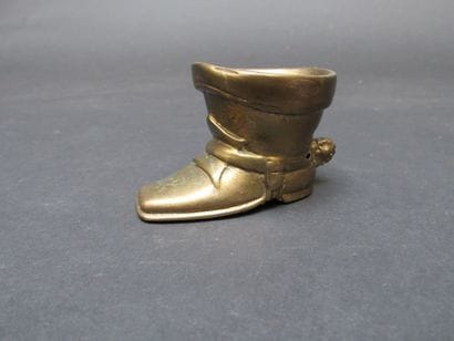 Botte

Bronze de Vienne à patine doré

Haut....