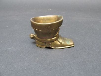 Botte

Bronze de Vienne à patine doré

Haut....