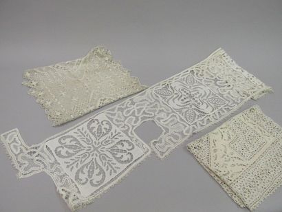 Sept belles nappes à thé et tapis de table

en...