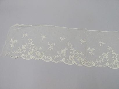 Volant en application de Bruxelles sur

tulle...