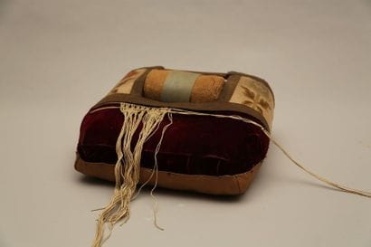 Coussin de dentellière avec un travail e...