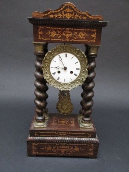 Pendule portique en placage de

palissandre...