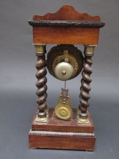 Pendule portique en placage de

palissandre...