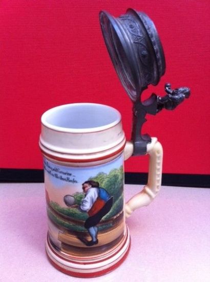 Chope en faïence et étain à décor de joueurs...