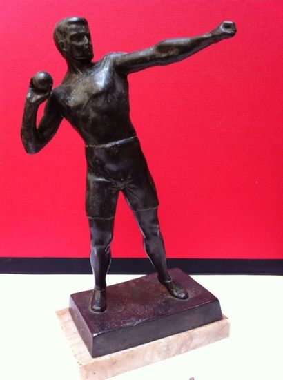 Lanceur de poids. 

Statuette en régule plein...