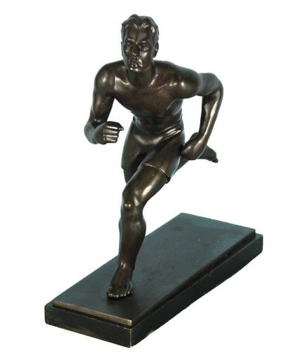 Coureur de demi-fond à la foulée allongée....
