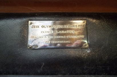 Valise offerte par le Cercle d'Escrime de...
