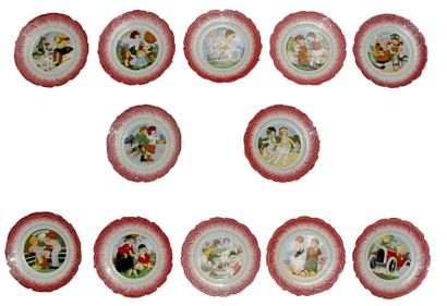 Ensemble de 12 assiettes polychromes, représentant...
