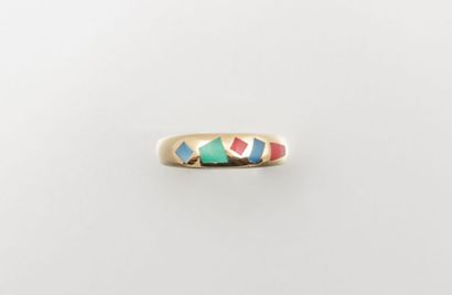 Bague en or jaune, en forme d’anneau

agrémentée...