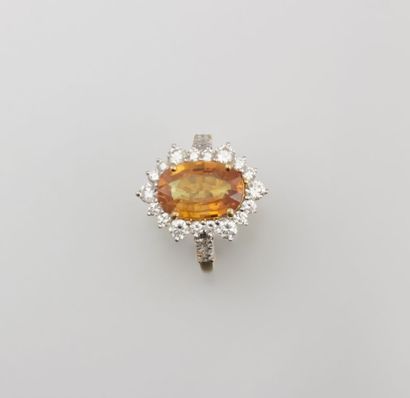 Bague en or jaune sertie d’un saphir

jaune...
